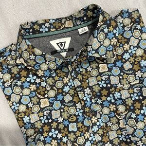 Vissla men's short sleeve button front shirt, whimsical florals, sz L, cotton